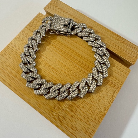 STATEMENT BRACELET - Picture 1 of 8